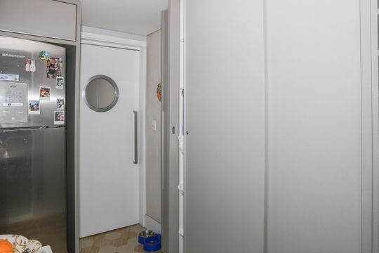Comprar apartamento com 3 quartos, varanda e closet. — Cozinha