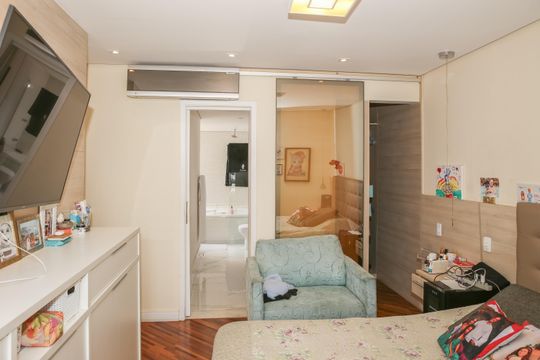 Comprar apartamento com 3 quartos, varanda e closet. — Suíte 1