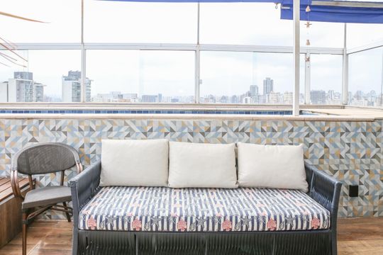 Comprar apartamento com 3 quartos, varanda e closet. — Piscina e Churrasqueira
