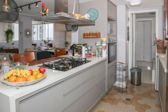 Comprar apartamento com 3 quartos, varanda e closet. — Cozinha