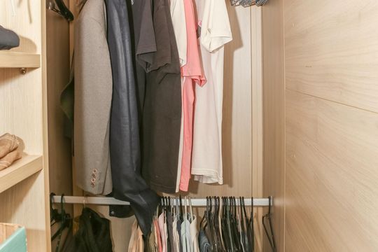 Comprar apartamento com 3 quartos, varanda e closet. — Suíte 1
