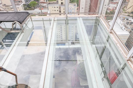 Comprar apartamento com 3 quartos, varanda e closet. — Sacada da Suíte 2