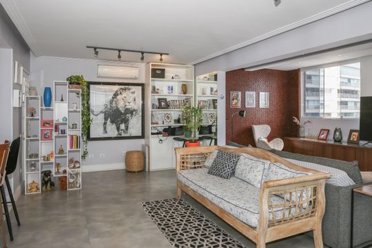 Comprar apartamento com 3 quartos, varanda e closet. — Sala