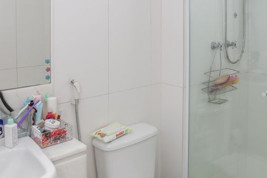 Comprar apartamento com 3 quartos, varanda e closet. — Banheiro da Suíte 3