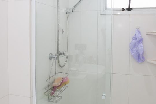 Comprar apartamento com 3 quartos, varanda e closet. — Banheiro da Suíte 3