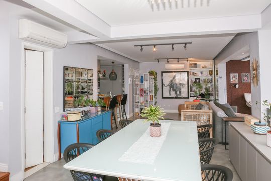 Comprar apartamento com 3 quartos, varanda e closet. — Sala
