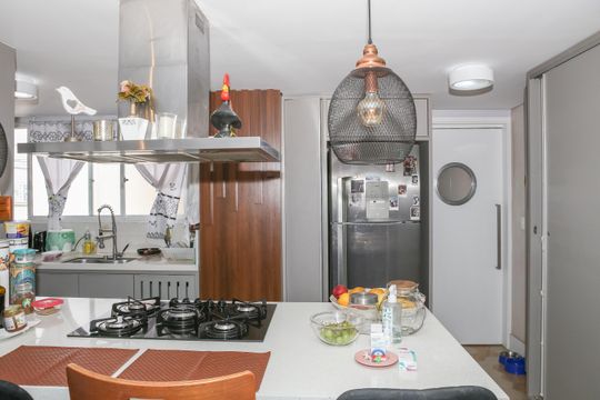 Comprar apartamento com 3 quartos, varanda e closet. — Cozinha