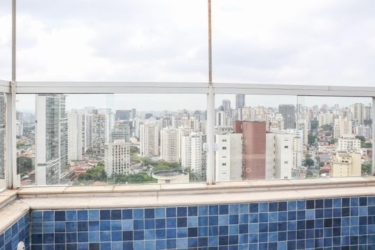 Comprar apartamento com 3 quartos, varanda e closet. — Vista da Piscina e Churrasqueira