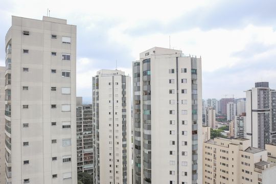 Comprar apartamento com 3 quartos, varanda e closet. — Vista da Sala