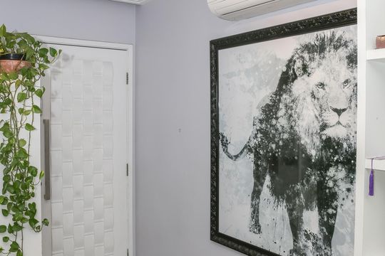 Comprar apartamento com 3 quartos, varanda e closet. — Entrada