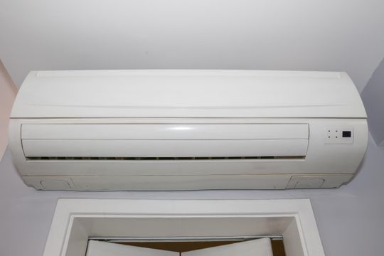 Comprar apartamento com 3 quartos, varanda e closet. — Sala