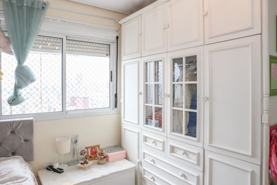 Comprar apartamento com 3 quartos, varanda e closet. — Suíte 3