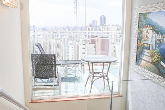 Comprar apartamento com 3 quartos, varanda e closet. — Vista da Eescada