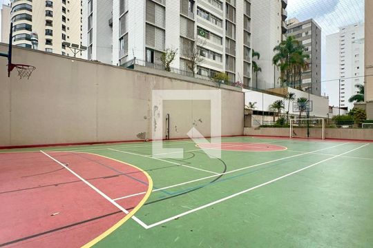 Comprar apartamento mobiliado na Vila Mariana com 3 quartos, varanda e piscina no condomínio. — Quadra