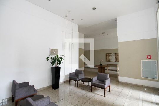 Comprar apartamento mobiliado na Vila Mariana com 3 quartos, varanda e piscina no condomínio. — Hall Social