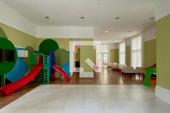 Comprar apartamento mobiliado na Vila Mariana com 3 quartos, varanda e piscina no condomínio. — Brinquedoteca