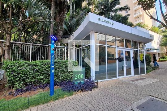 Comprar apartamento mobiliado na Vila Mariana com 3 quartos, varanda e piscina no condomínio. — Fachada do Prédio