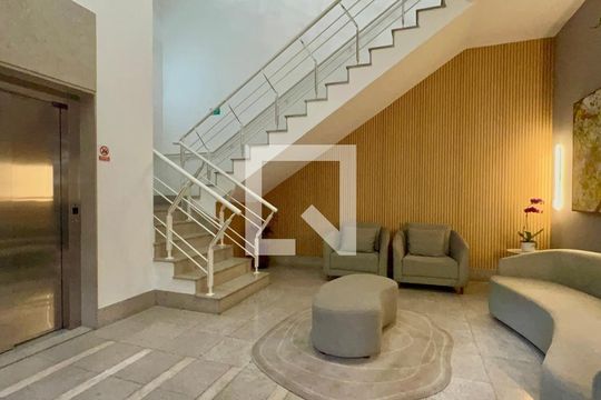 Comprar apartamento mobiliado na Vila Mariana com 3 quartos, varanda e piscina no condomínio. — Hall