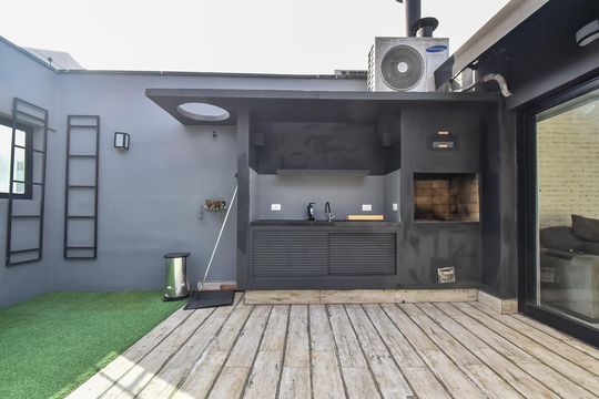 Comprar apartamento com 2 quartos, varanda e piscina no condomínio. — Cobertura - Churrasqueira