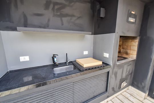 Comprar apartamento com 2 quartos, varanda e piscina no condomínio. — Cobertura - Churrasqueira