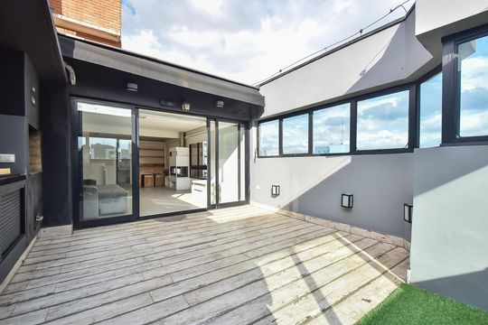 Comprar apartamento com 2 quartos, varanda e piscina no condomínio. — Cobertura - Churrasqueira
