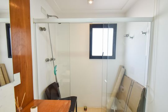 Comprar apartamento com 2 quartos, varanda e piscina no condomínio. — Cobertura - banheiro