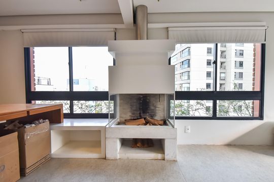 Comprar apartamento com 2 quartos, varanda e piscina no condomínio. — Cobertura - sala