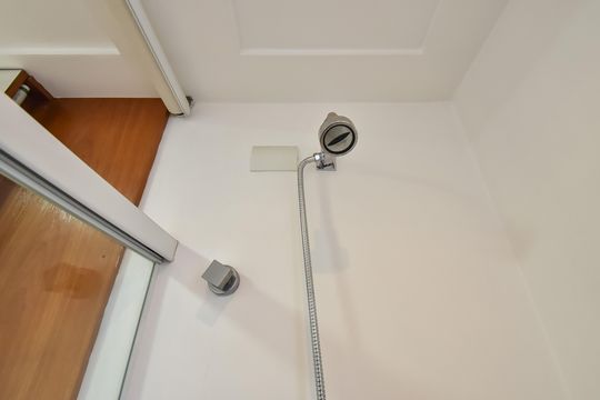 Comprar apartamento com 2 quartos, varanda e piscina no condomínio. — Cobertura - banheiro