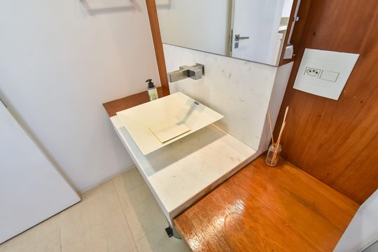 Comprar apartamento com 2 quartos, varanda e piscina no condomínio. — Cobertura - banheiro