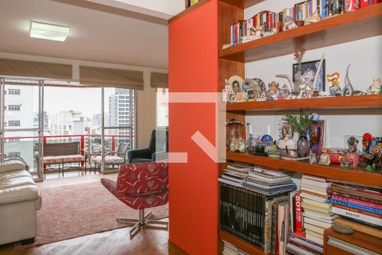 Apartamento à venda, com 170 m², 4 quartos e 2 vagas — Entrada
