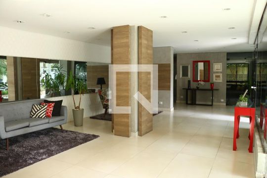 Apartamento à venda, com 170 m², 4 quartos e 2 vagas — Hall social