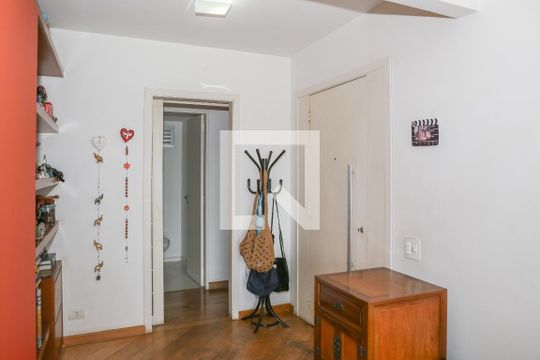 Apartamento à venda, com 170 m², 4 quartos e 2 vagas — Entrada