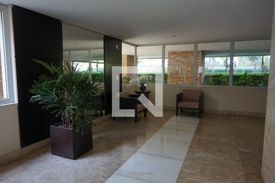Apartamento à venda, com 183 m², 4 quartos e 4 vagas — Hall
