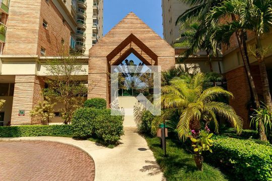Apartamento à venda, com 183 m², 4 quartos e 4 vagas — Área Comum