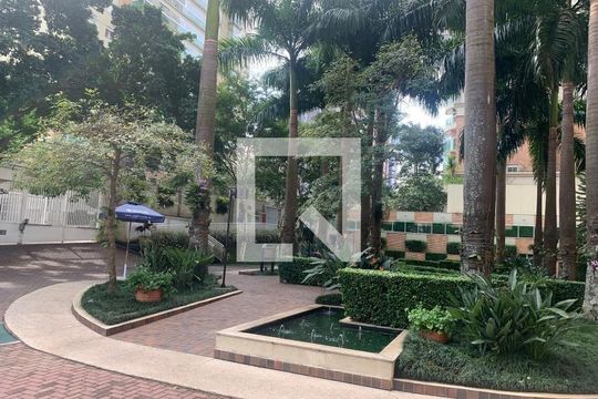 Apartamento à venda, com 183 m², 4 quartos e 4 vagas — Entrada