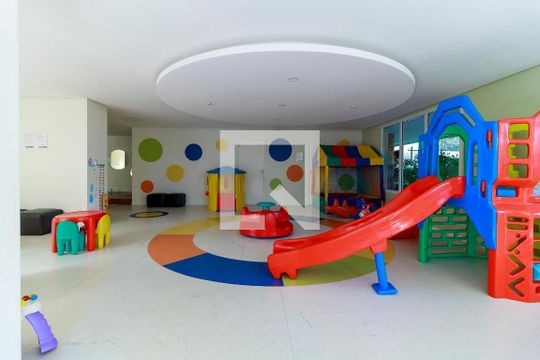 Apartamento à venda, com 183 m², 4 quartos e 4 vagas — Brinquedoteca