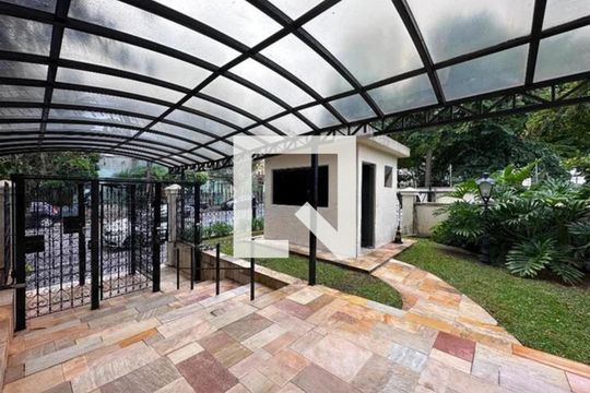 Apartamento à venda, com 191 m², 2 quartos e 3 vagas — Portaria