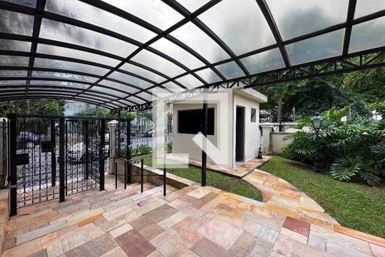 Apartamento à venda, com 191 m², 2 quartos e 3 vagas — Entrada