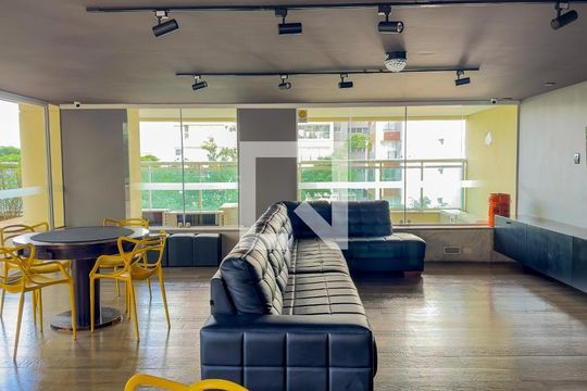 Apartamento à venda, com 200 m², 3 quartos e 3 vagas — Área comum