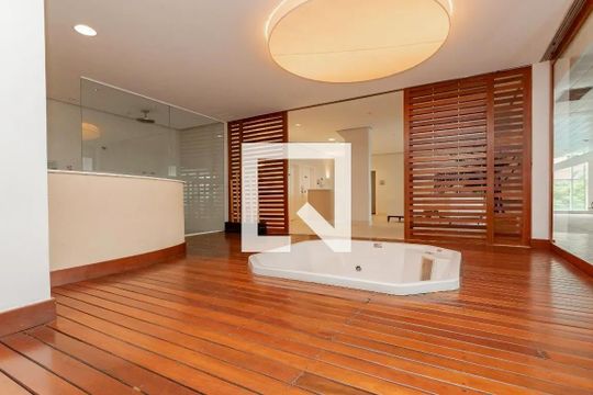 Apartamento à venda, com 200 m², 3 quartos e 3 vagas — Spa