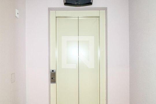 Apartamento à venda, com 200 m², 3 quartos e 3 vagas — Hall