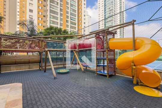 Apartamento à venda, com 200 m², 3 quartos e 3 vagas — Playground
