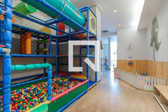 Apartamento à venda, com 200 m², 3 quartos e 3 vagas — Brinquedoteca