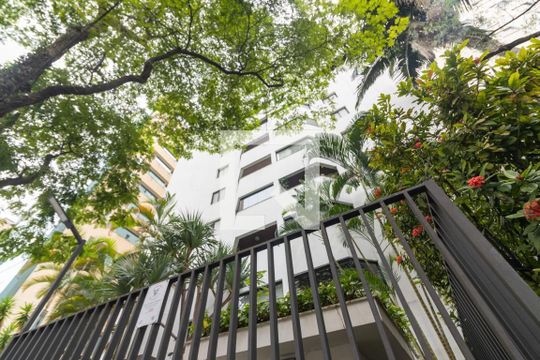 Venda de apartamento mobiliado na Vila Olímpia com 3 quartos e churrasqueira. — Fachada do Prédio