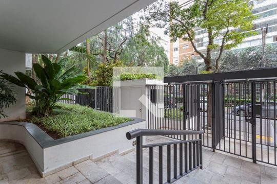 Venda de apartamento mobiliado na Vila Olímpia com 3 quartos e churrasqueira. — Entrada