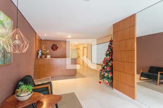 Venda de apartamento mobiliado na Vila Olímpia com 3 quartos e churrasqueira. — Hall social