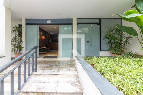 Venda de apartamento mobiliado na Vila Olímpia com 3 quartos e churrasqueira. — Entrada