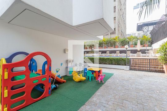Venda de apartamento mobiliado na Vila Olímpia com 3 quartos e churrasqueira. — Playground