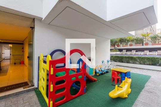 Venda de apartamento mobiliado na Vila Olímpia com 3 quartos e churrasqueira. — Playground
