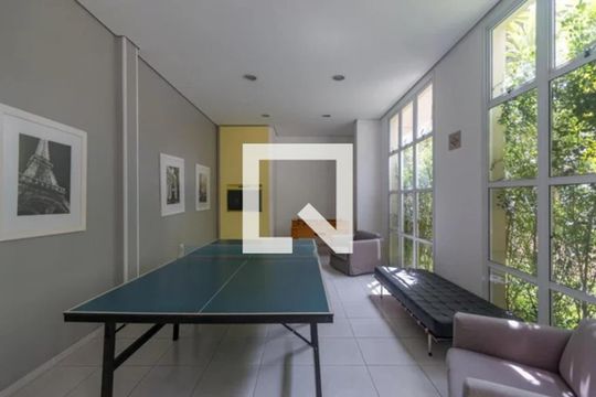 Comprar apartamento mobiliado com 2 quartos, varanda gourmet e academia no condomínio. — Salão de jogos